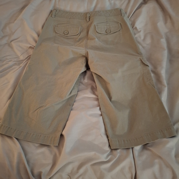 Dockers Wome's Khaki Capri Cargo Pants - Picture 8 of 9